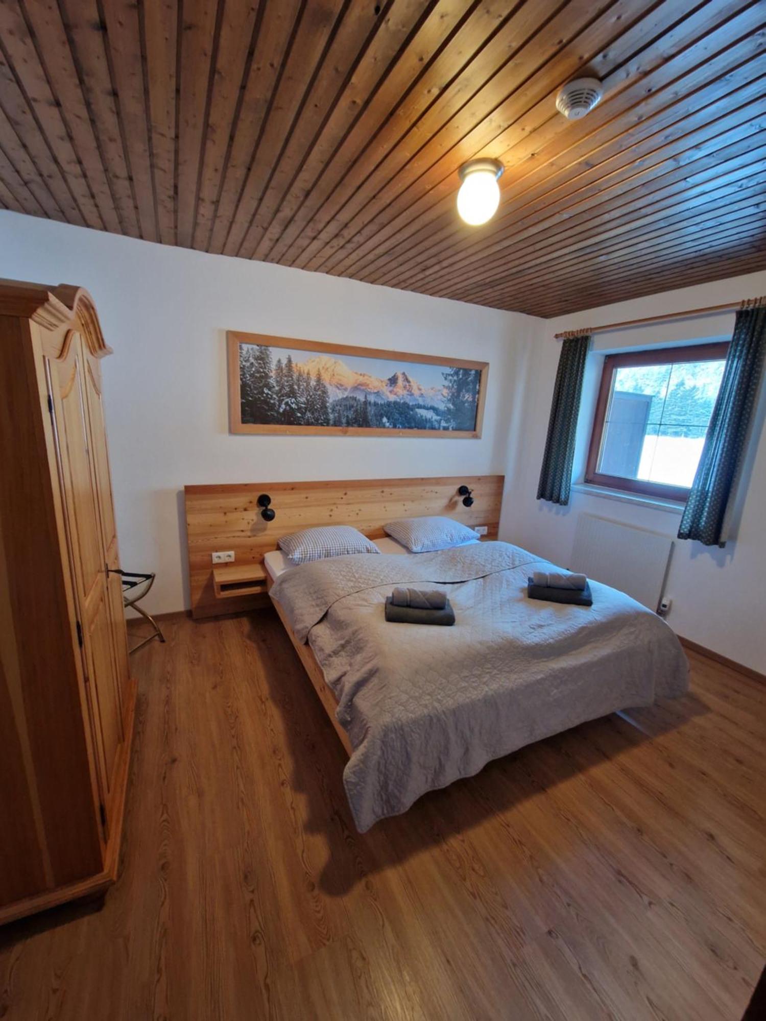 Garni Baerenwirt Bed & Breakfast Leutasch Bagian luar foto